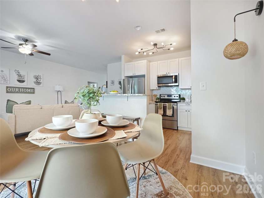 404 Skipwith Place, Charlotte, NC 28217.  MLS# CAR4416458, YatesRealty ID 45811. 