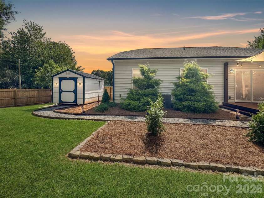 404 Skipwith Place, Charlotte, NC 28217.  MLS# CAR4416458, YatesRealty ID 45811. 