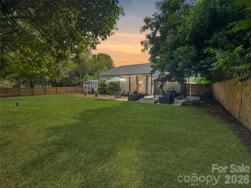 404 Skipwith Place, Charlotte, NC 28217.  MLS# CAR4416458, YatesRealty ID 45811. 
