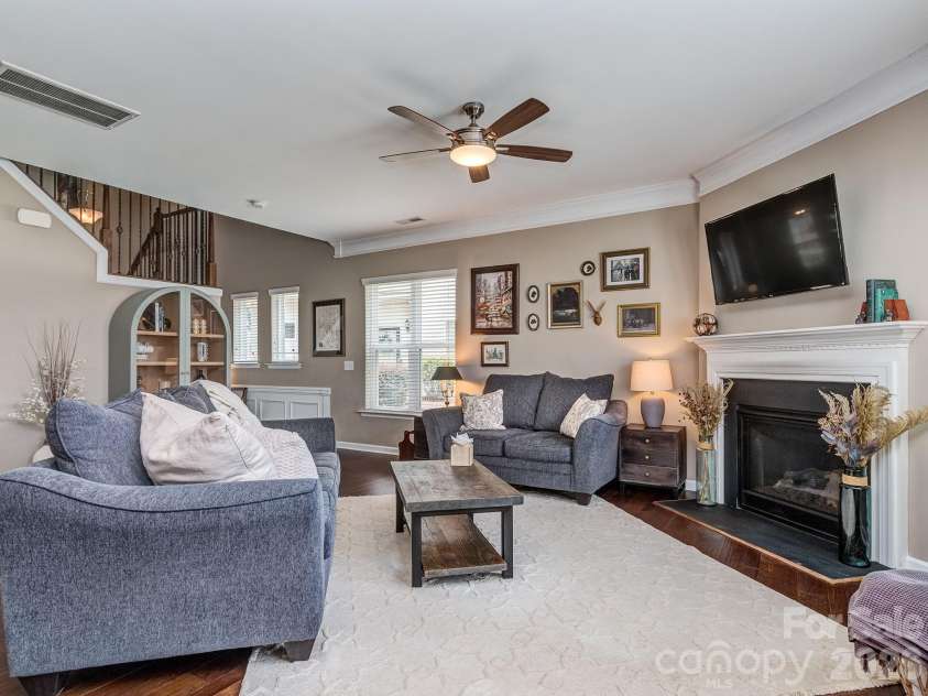 4128 Park South Station Boulevard, Charlotte, NC 28210.  MLS# CAR4416323, YatesRealty ID 45813. 