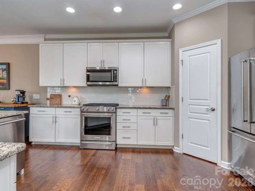 4128 Park South Station Boulevard, Charlotte, NC 28210.  MLS# CAR4416323, YatesRealty ID 45813. 