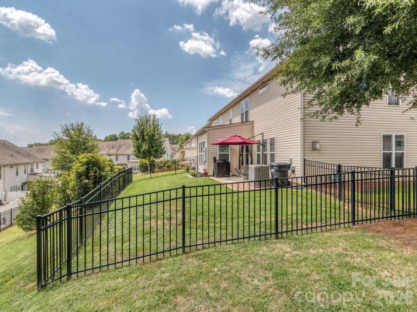 4128 Park South Station Boulevard, Charlotte, NC 28210.  MLS# CAR4416323, YatesRealty ID 45813. 
