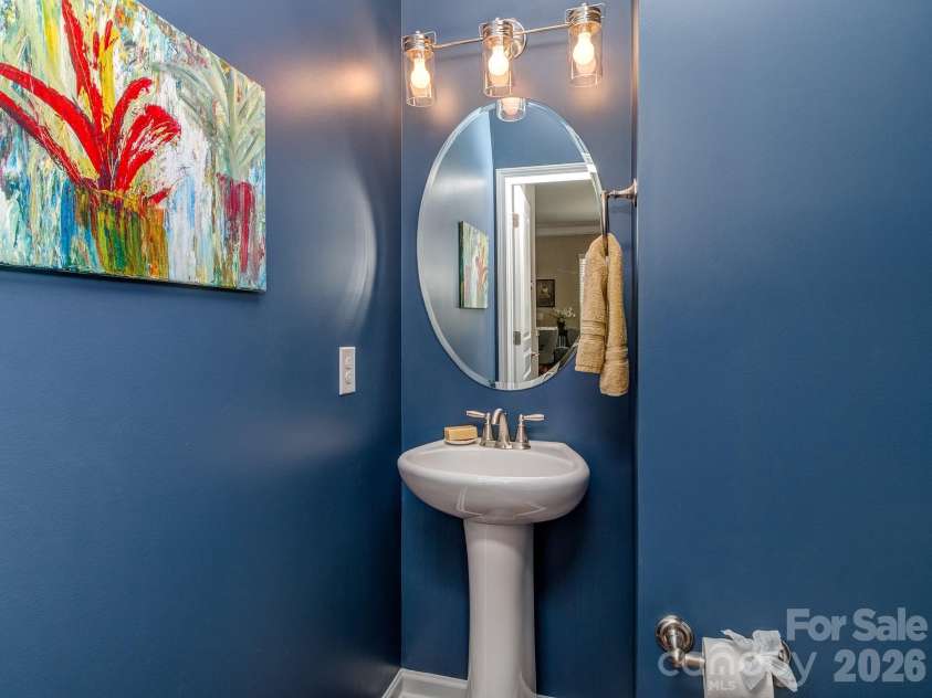 4128 Park South Station Boulevard, Charlotte, NC 28210.  MLS# CAR4416323, YatesRealty ID 45813. Powder room