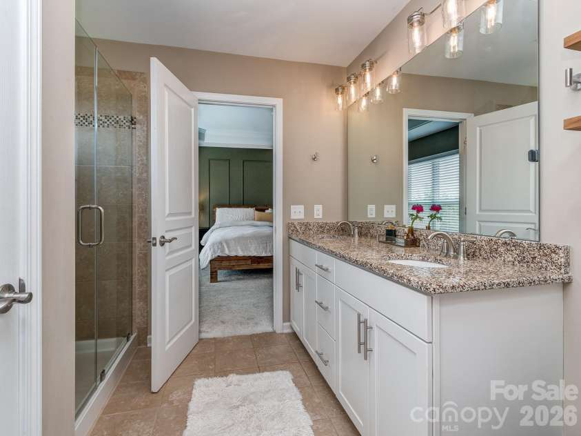 4128 Park South Station Boulevard, Charlotte, NC 28210.  MLS# CAR4416323, YatesRealty ID 45813. Primary Bath