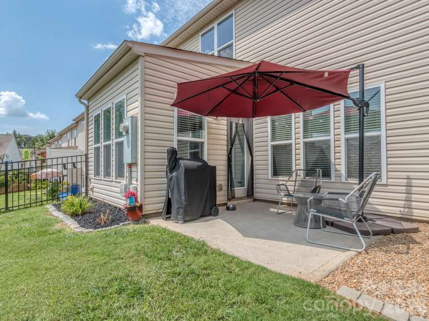 4128 Park South Station Boulevard, Charlotte, NC 28210.  MLS# CAR4416323, YatesRealty ID 45813. Solid size backyard