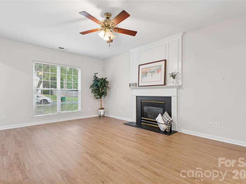 6716 Allness Glen Lane, Charlotte, NC 28269.  MLS# CAR4416461, YatesRealty ID 45814. 