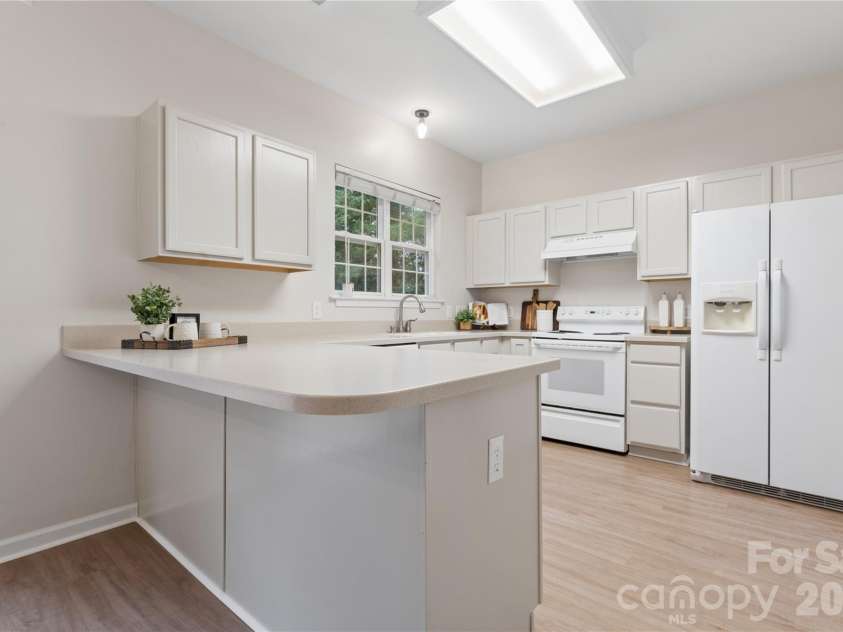6716 Allness Glen Lane, Charlotte, NC 28269.  MLS# CAR4416461, YatesRealty ID 45814. 