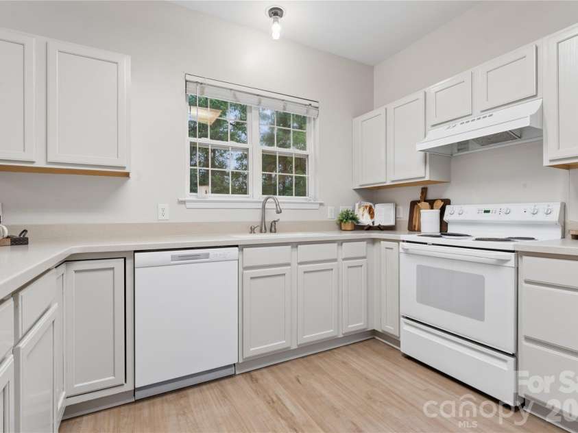 6716 Allness Glen Lane, Charlotte, NC 28269.  MLS# CAR4416461, YatesRealty ID 45814. 