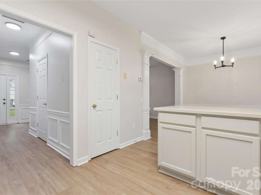 6716 Allness Glen Lane, Charlotte, NC 28269.  MLS# CAR4416461, YatesRealty ID 45814. 