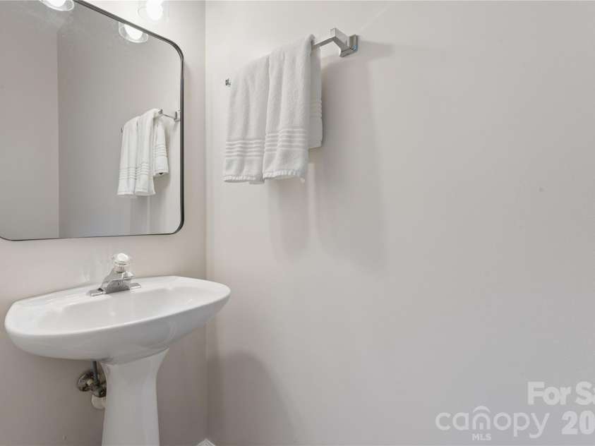 6716 Allness Glen Lane, Charlotte, NC 28269.  MLS# CAR4416461, YatesRealty ID 45814. 