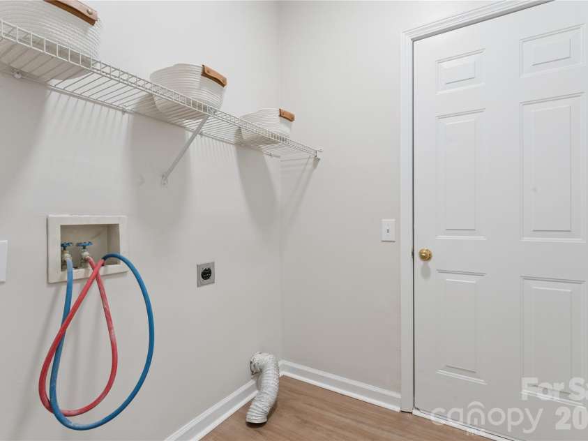 6716 Allness Glen Lane, Charlotte, NC 28269.  MLS# CAR4416461, YatesRealty ID 45814. 