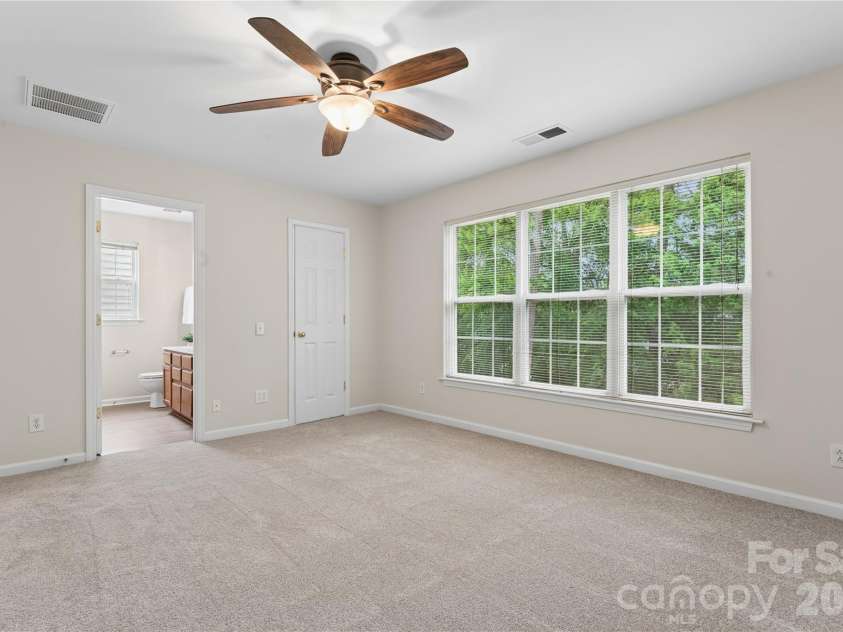 6716 Allness Glen Lane, Charlotte, NC 28269.  MLS# CAR4416461, YatesRealty ID 45814. 