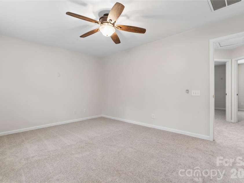 6716 Allness Glen Lane, Charlotte, NC 28269.  MLS# CAR4416461, YatesRealty ID 45814. 