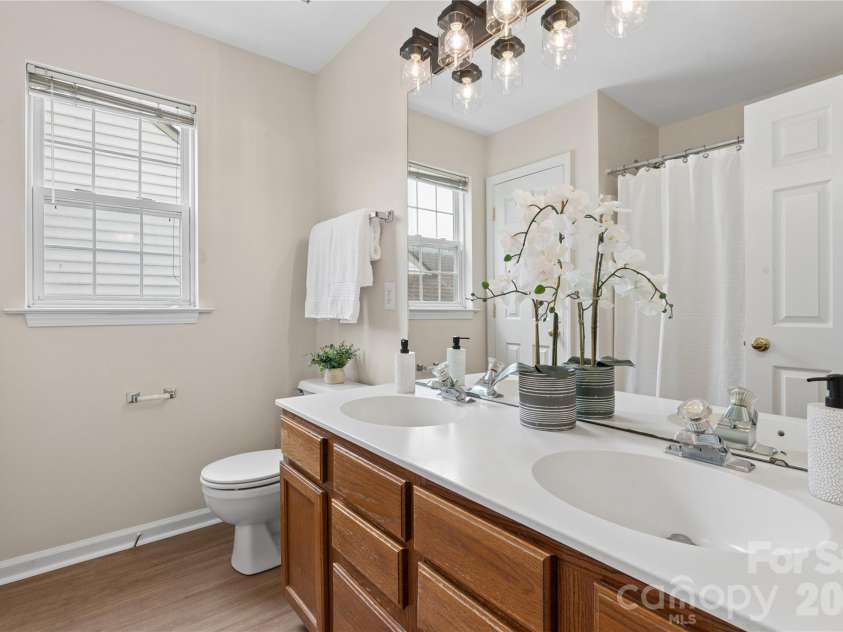 6716 Allness Glen Lane, Charlotte, NC 28269.  MLS# CAR4416461, YatesRealty ID 45814. 