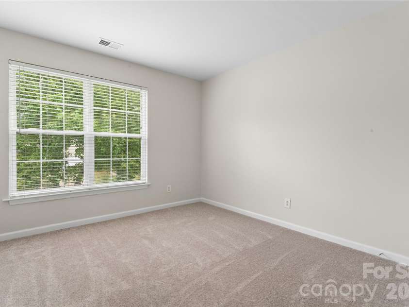6716 Allness Glen Lane, Charlotte, NC 28269.  MLS# CAR4416461, YatesRealty ID 45814. 