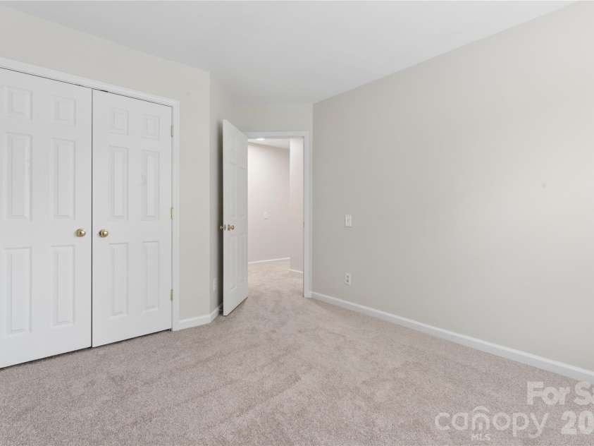 6716 Allness Glen Lane, Charlotte, NC 28269.  MLS# CAR4416461, YatesRealty ID 45814. 