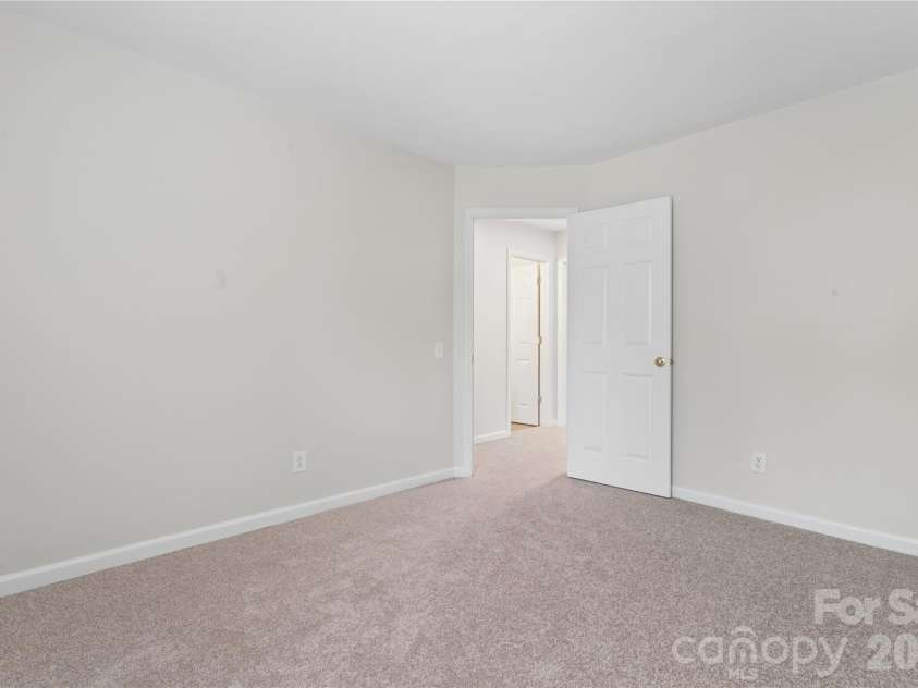 6716 Allness Glen Lane, Charlotte, NC 28269.  MLS# CAR4416461, YatesRealty ID 45814. 