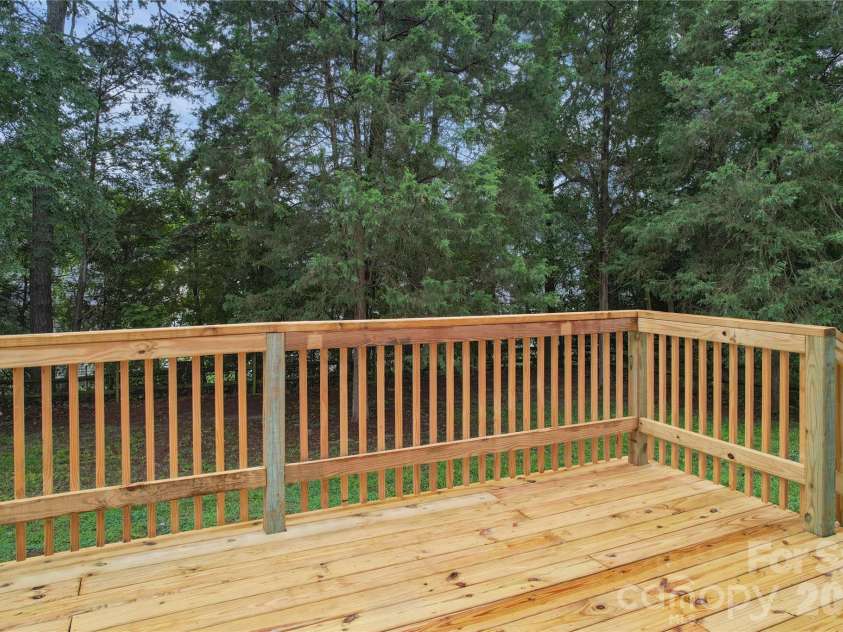 6716 Allness Glen Lane, Charlotte, NC 28269.  MLS# CAR4416461, YatesRealty ID 45814. 