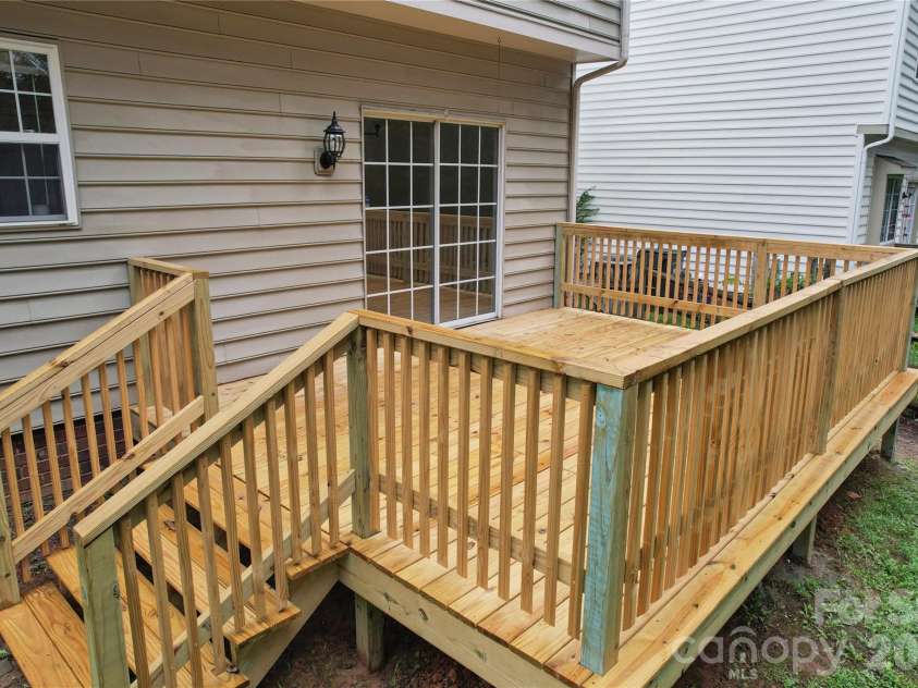 6716 Allness Glen Lane, Charlotte, NC 28269.  MLS# CAR4416461, YatesRealty ID 45814. 