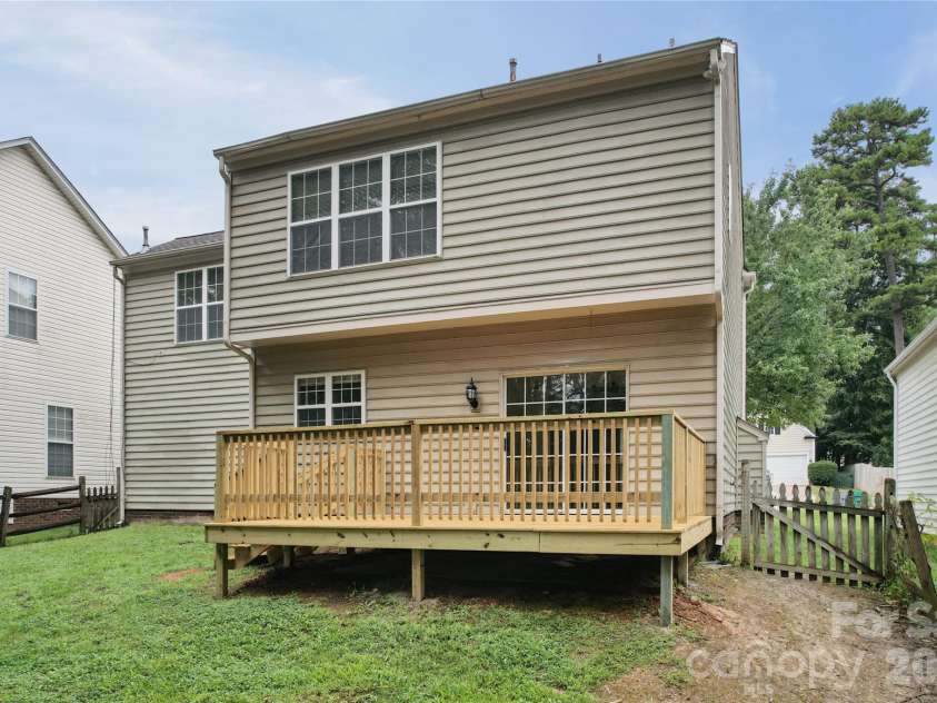 6716 Allness Glen Lane, Charlotte, NC 28269.  MLS# CAR4416461, YatesRealty ID 45814. 