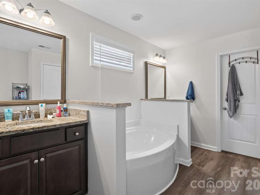 132 Calming Creek Way, Elgin, SC 29045.  MLS# CAR4416255, YatesRealty ID 45815. Primary Ensuite Bath
