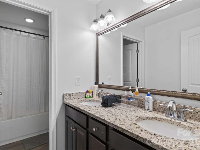132 Calming Creek Way, Elgin, SC 29045.  MLS# CAR4416255, YatesRealty ID 45815. Upstairs Hall Bath