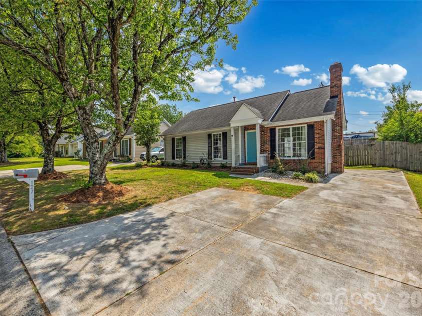 127 Lauren Drive, Indian Trail, NC 28079.  MLS# CAR4416291, YatesRealty ID 45817. 