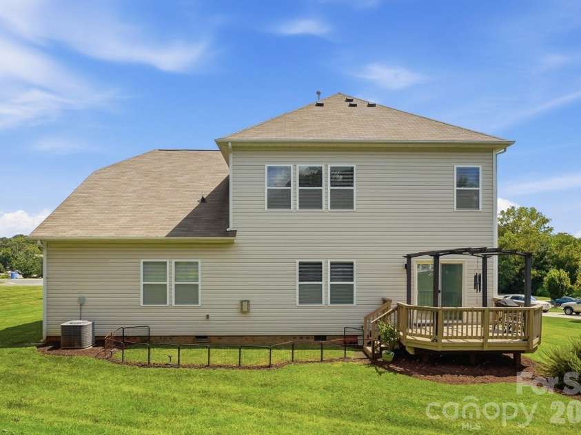 4031 Hay Meadow Drive, Mint Hill, NC 28227.  MLS# CAR4416248, YatesRealty ID 45818. 