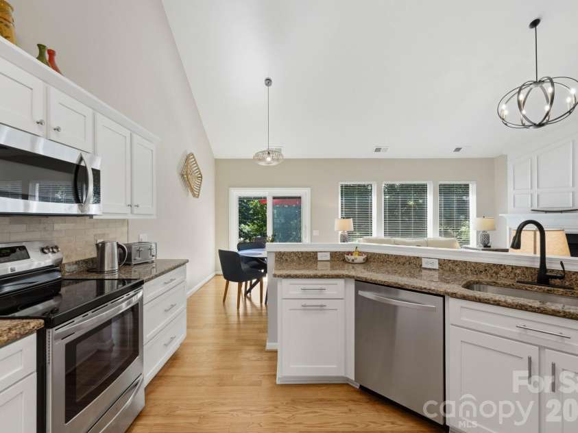 12102 Humboldt Drive, Charlotte, NC 28277.  MLS# CAR4416180, YatesRealty ID 45820. Kitchen