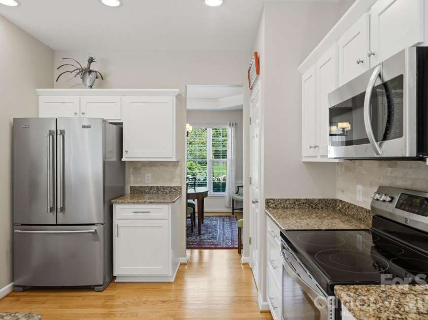 12102 Humboldt Drive, Charlotte, NC 28277.  MLS# CAR4416180, YatesRealty ID 45820. Kitchen