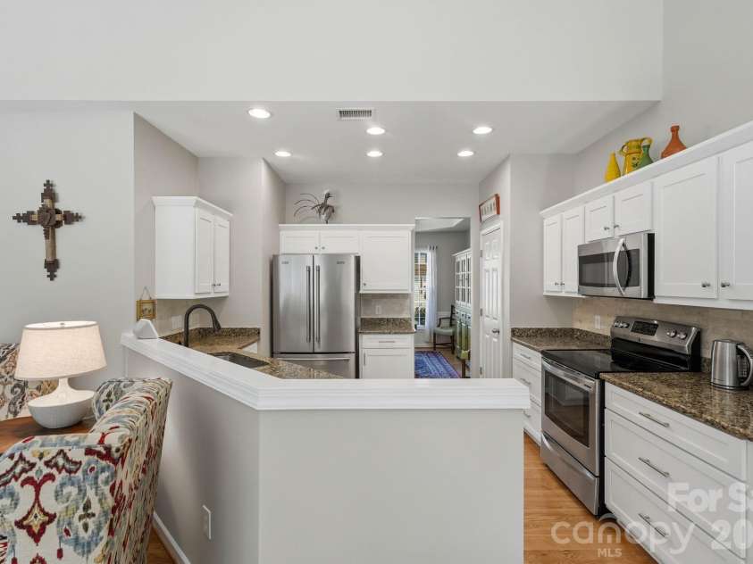 12102 Humboldt Drive, Charlotte, NC 28277.  MLS# CAR4416180, YatesRealty ID 45820. Kitchen
