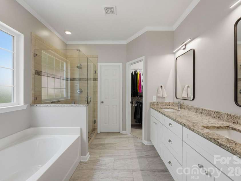 12102 Humboldt Drive, Charlotte, NC 28277.  MLS# CAR4416180, YatesRealty ID 45820. Primary ensuite
