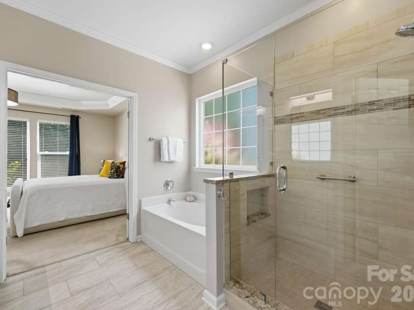 12102 Humboldt Drive, Charlotte, NC 28277.  MLS# CAR4416180, YatesRealty ID 45820. Primary ensuite
