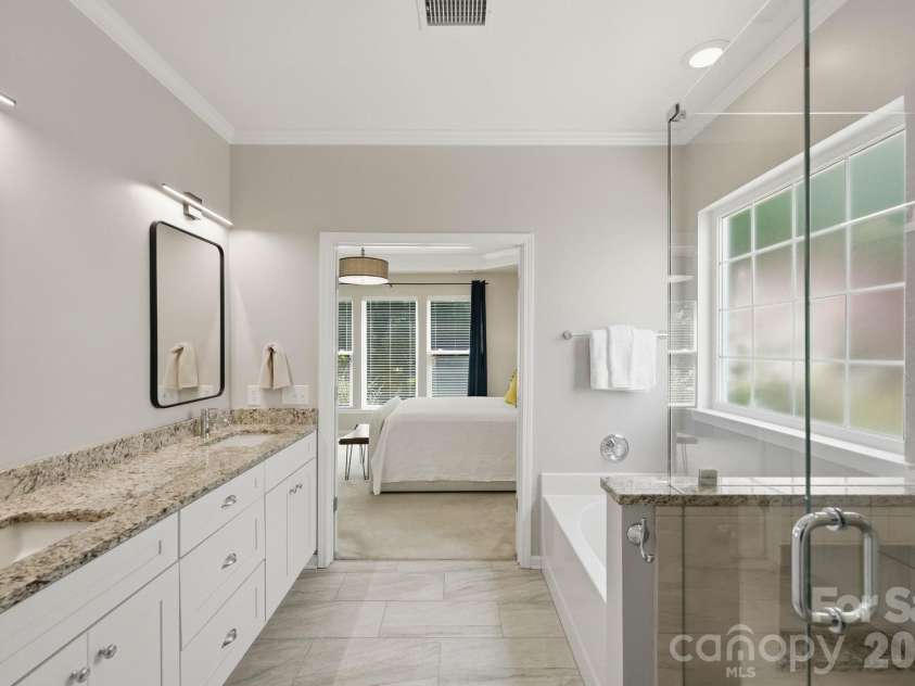 12102 Humboldt Drive, Charlotte, NC 28277.  MLS# CAR4416180, YatesRealty ID 45820. Primary ensuite