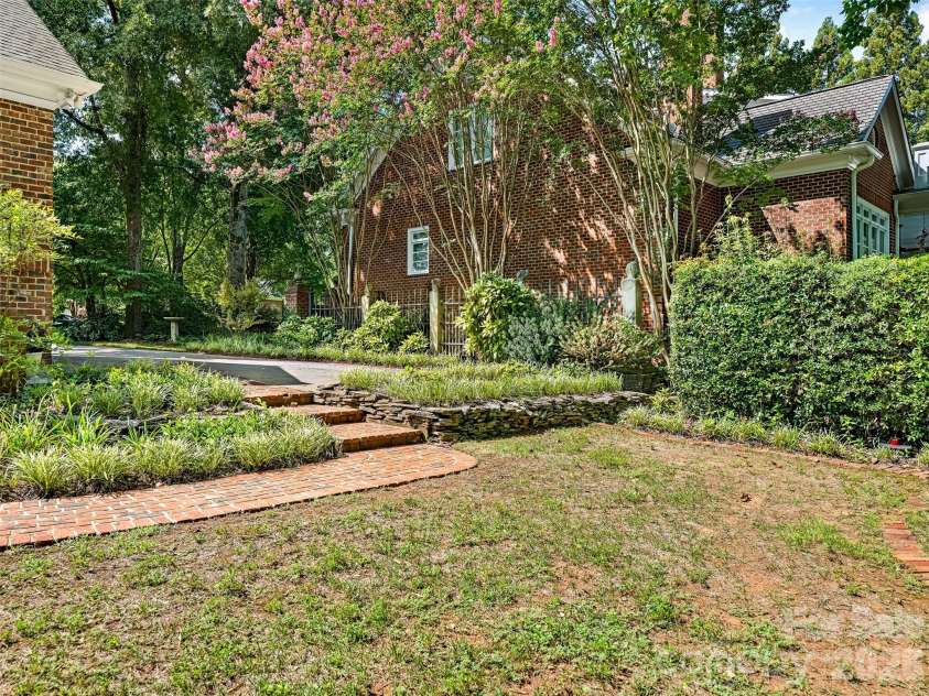 5216 Sunningdale Drive, Charlotte, NC 28277.  MLS# CAR4416178, YatesRealty ID 45821. 