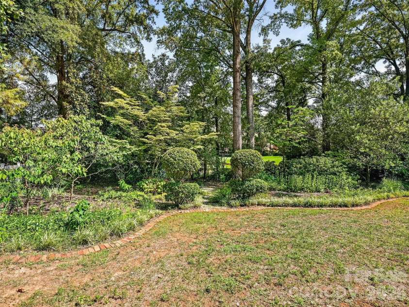 5216 Sunningdale Drive, Charlotte, NC 28277.  MLS# CAR4416178, YatesRealty ID 45821. 