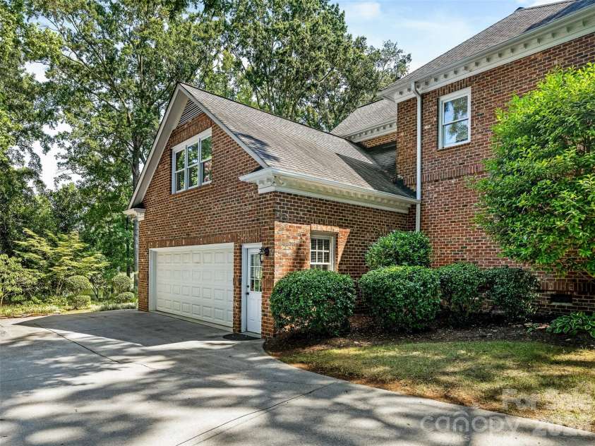 5216 Sunningdale Drive, Charlotte, NC 28277.  MLS# CAR4416178, YatesRealty ID 45821. 