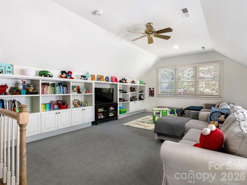 5216 Sunningdale Drive, Charlotte, NC 28277.  MLS# CAR4416178, YatesRealty ID 45821. Large bonus room with private stairs from kitchen