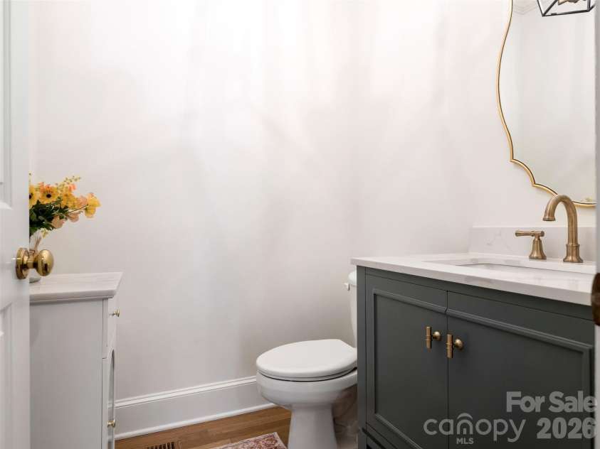5216 Sunningdale Drive, Charlotte, NC 28277.  MLS# CAR4416178, YatesRealty ID 45821. Main level half bath