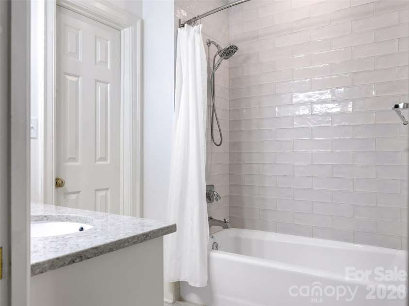 5216 Sunningdale Drive, Charlotte, NC 28277.  MLS# CAR4416178, YatesRealty ID 45821. Secondary upstairs bath