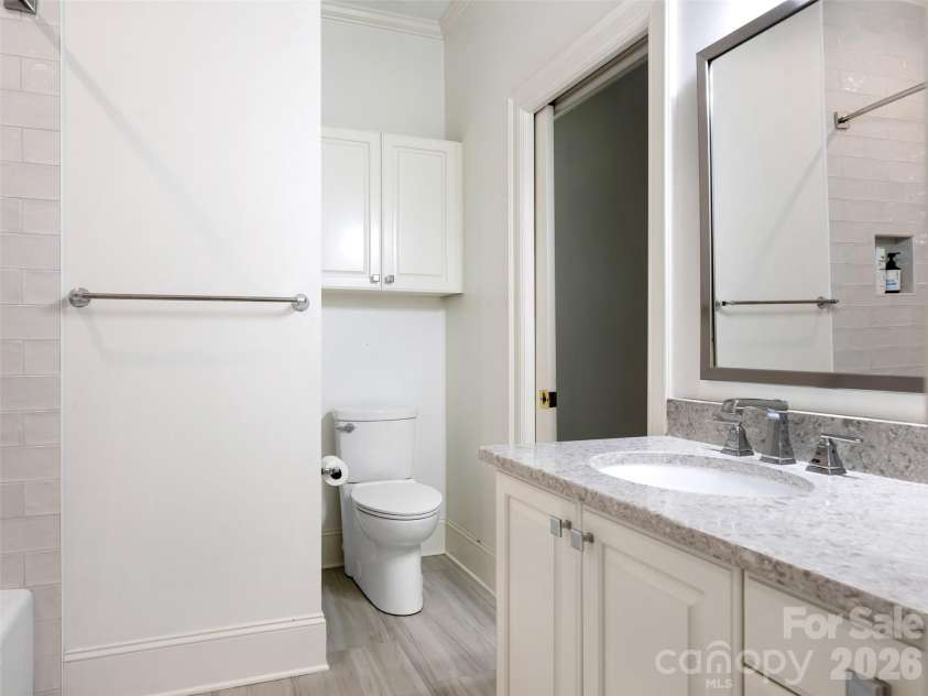 5216 Sunningdale Drive, Charlotte, NC 28277.  MLS# CAR4416178, YatesRealty ID 45821. Secondary upstairs bath
