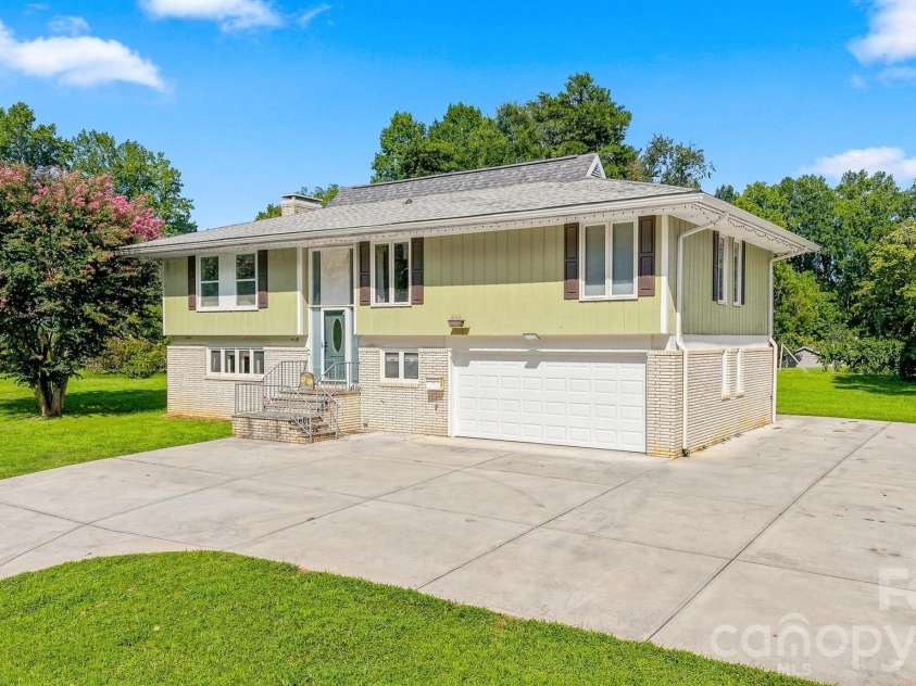 706 Springdale Road, Statesville, NC 28677.  MLS# CAR4416150, YatesRealty ID 45822. 