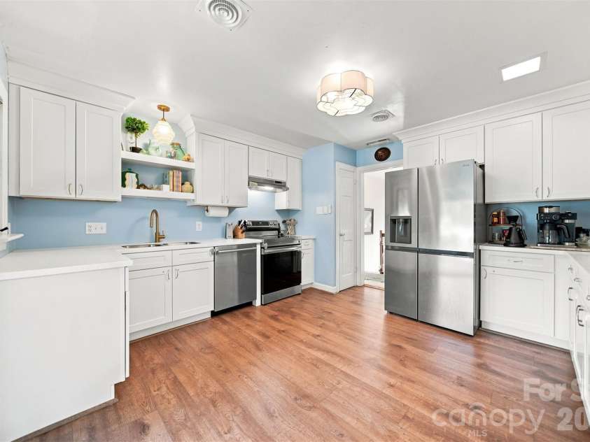 706 Springdale Road, Statesville, NC 28677.  MLS# CAR4416150, YatesRealty ID 45822. 