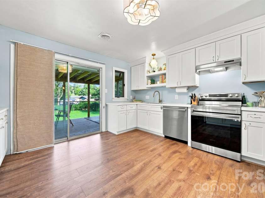 706 Springdale Road, Statesville, NC 28677.  MLS# CAR4416150, YatesRealty ID 45822. 