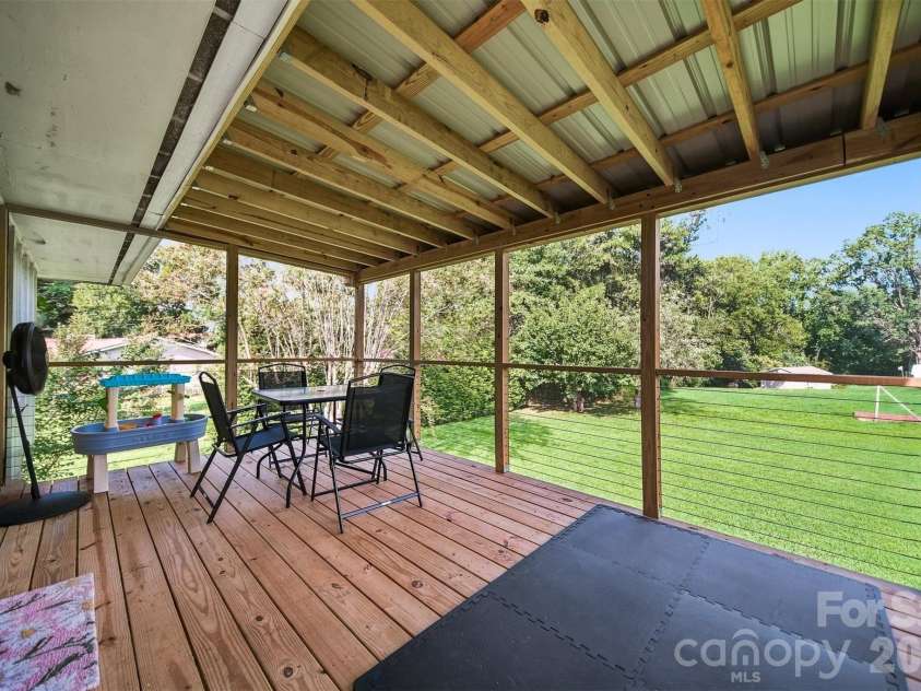 706 Springdale Road, Statesville, NC 28677.  MLS# CAR4416150, YatesRealty ID 45822. 