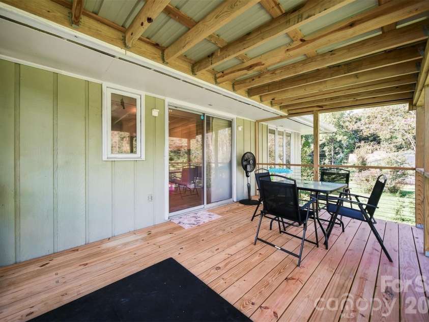 706 Springdale Road, Statesville, NC 28677.  MLS# CAR4416150, YatesRealty ID 45822. 
