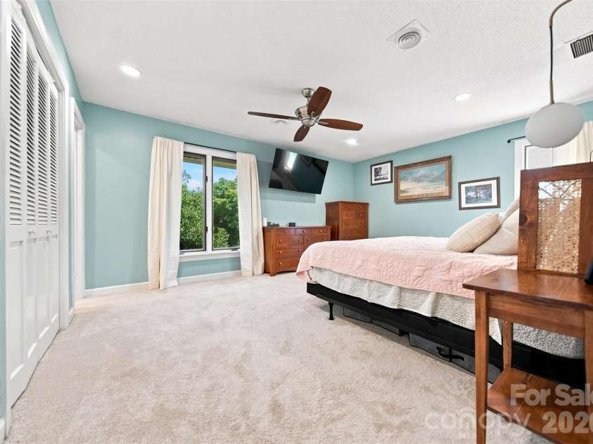 706 Springdale Road, Statesville, NC 28677.  MLS# CAR4416150, YatesRealty ID 45822. 