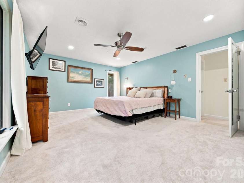 706 Springdale Road, Statesville, NC 28677.  MLS# CAR4416150, YatesRealty ID 45822. 
