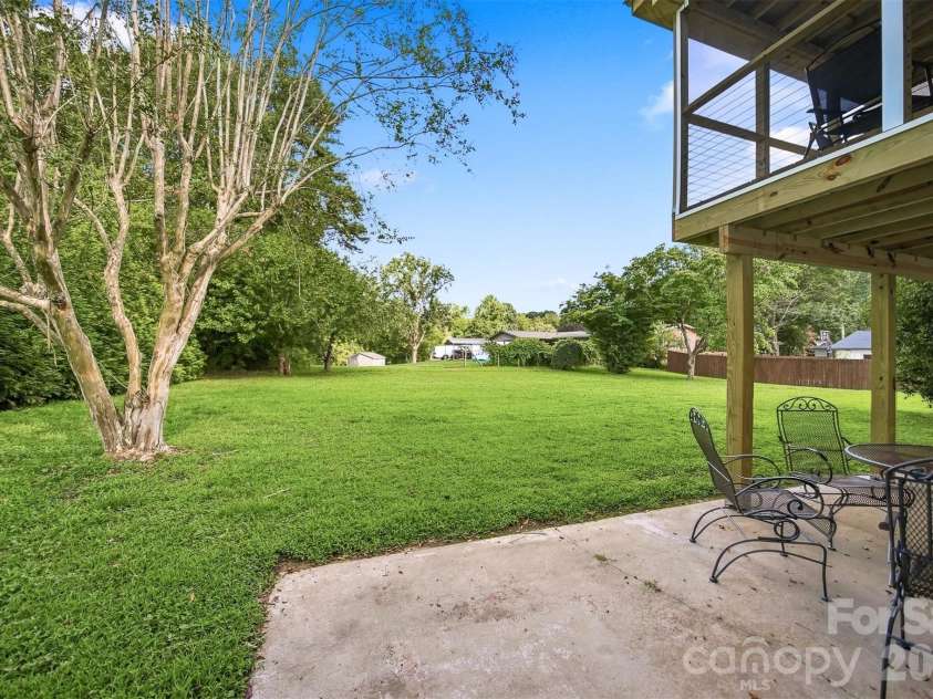 706 Springdale Road, Statesville, NC 28677.  MLS# CAR4416150, YatesRealty ID 45822. 