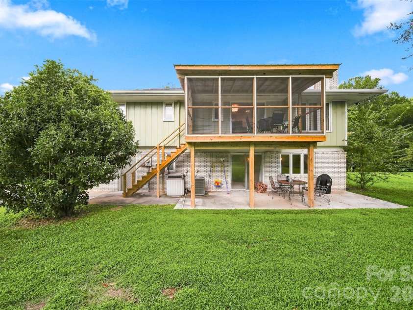 706 Springdale Road, Statesville, NC 28677.  MLS# CAR4416150, YatesRealty ID 45822. 